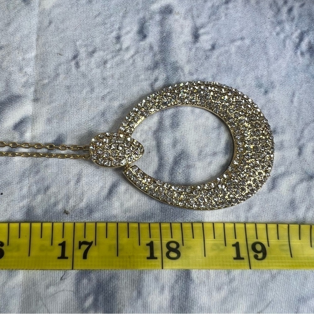 Long gold tone and rhinestone necklace - Picture 3 of 7